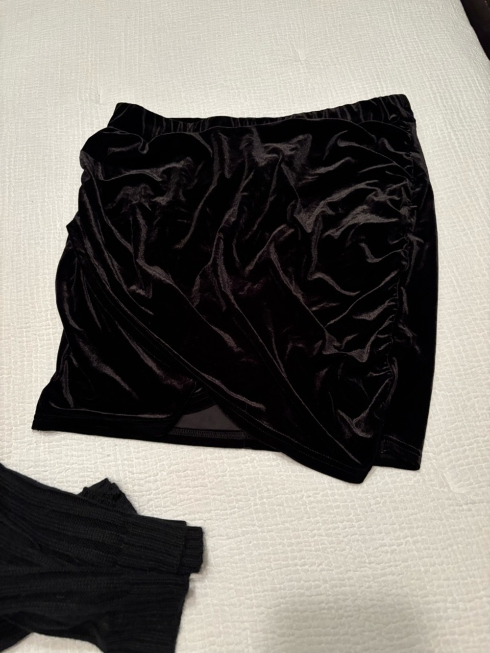 SHEIN Black Velvet Pencil Skirt